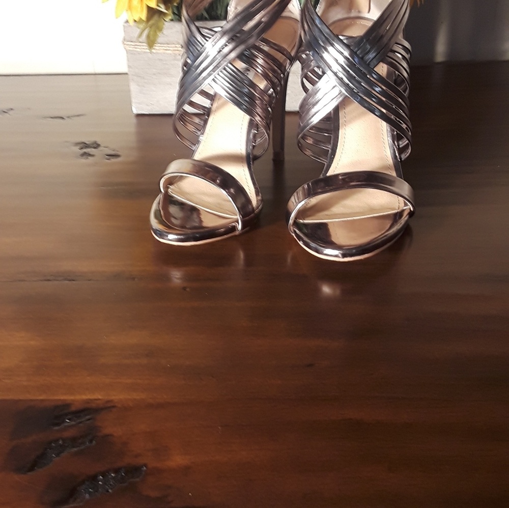 Platform - Picture 2 of 2